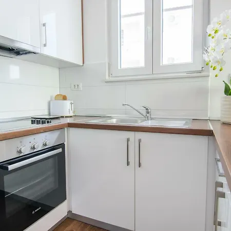 Olgica 2+2 Apartment Makarska