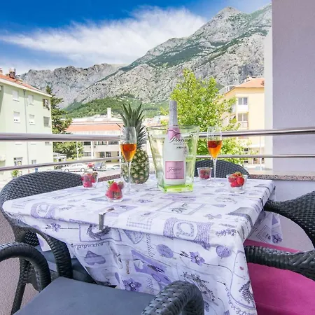 Olgica 2+2 Makarska