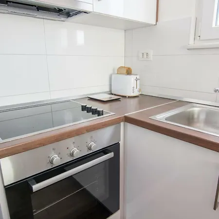 Olgica 2+2 * Makarska