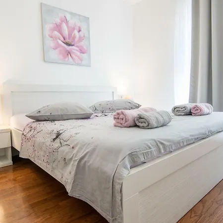 Olgica 2+2 * Makarska